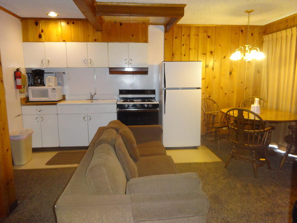 Boulder Lodge June Lake Room photo